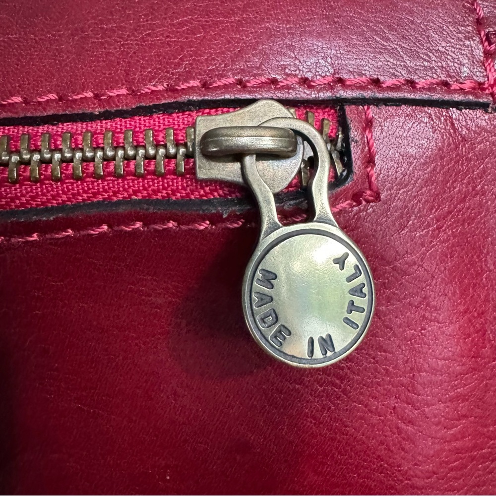 Vera Pelle Red Leather Messenger Crossbody. - Picture 15 of 16
